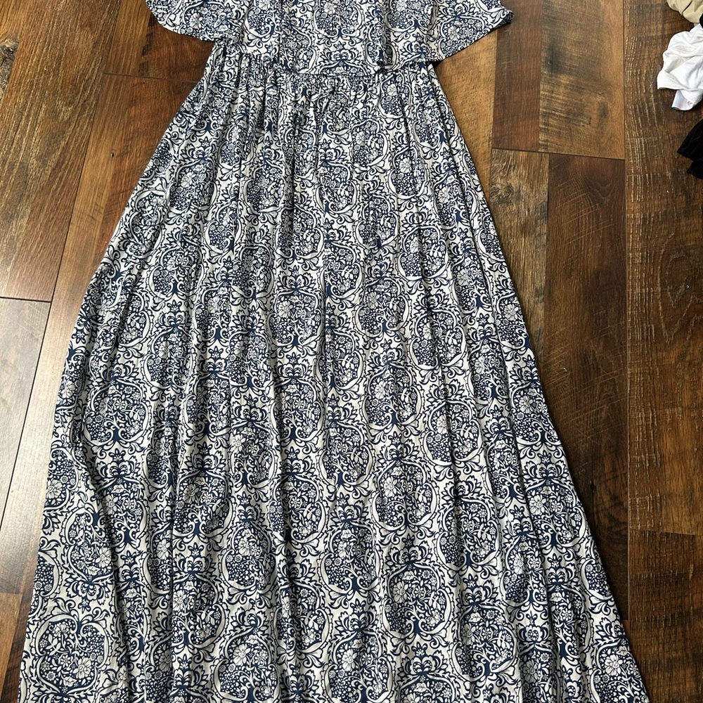 Chic Navy and White Maxi Dress